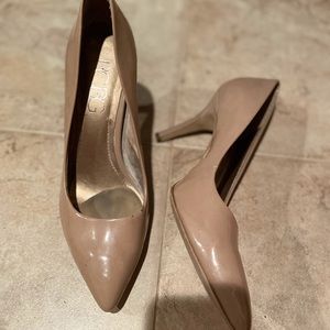 Nude pointed heels
